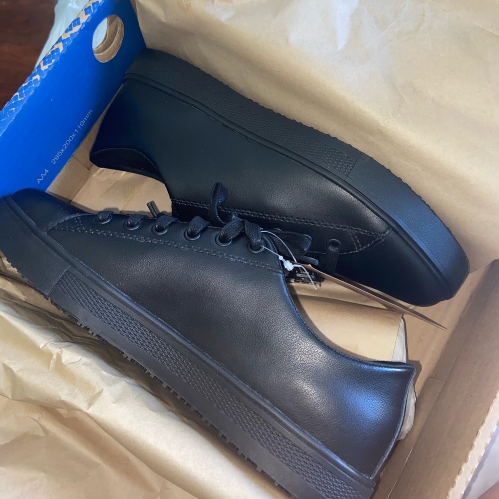Non slip black sneakers!